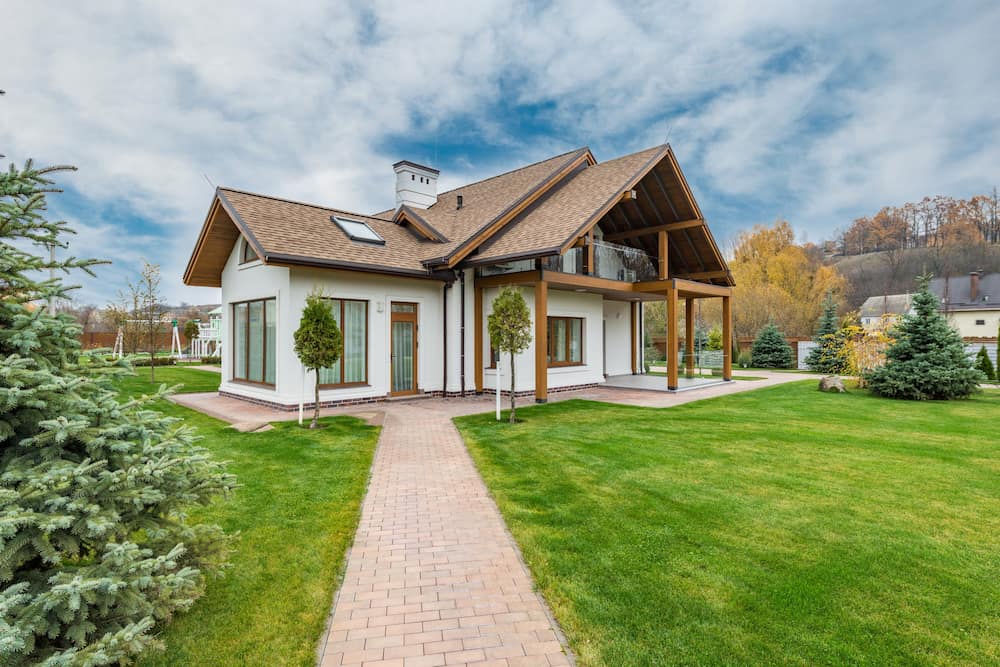 living smaller is one of the benefits of downsizing your house